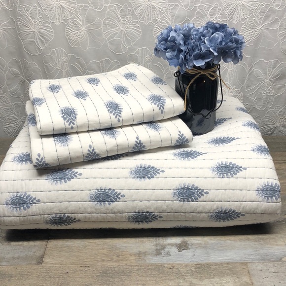 Tahari Bedding King Size Quilt And 2 Shams Poshmark